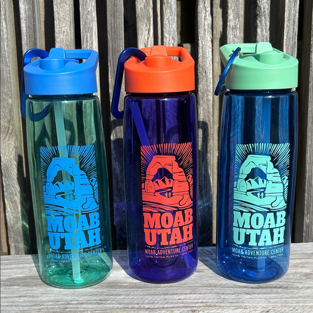 3 BPA free high quality water bottles 32 oz with non-locking D-shaped carabiner